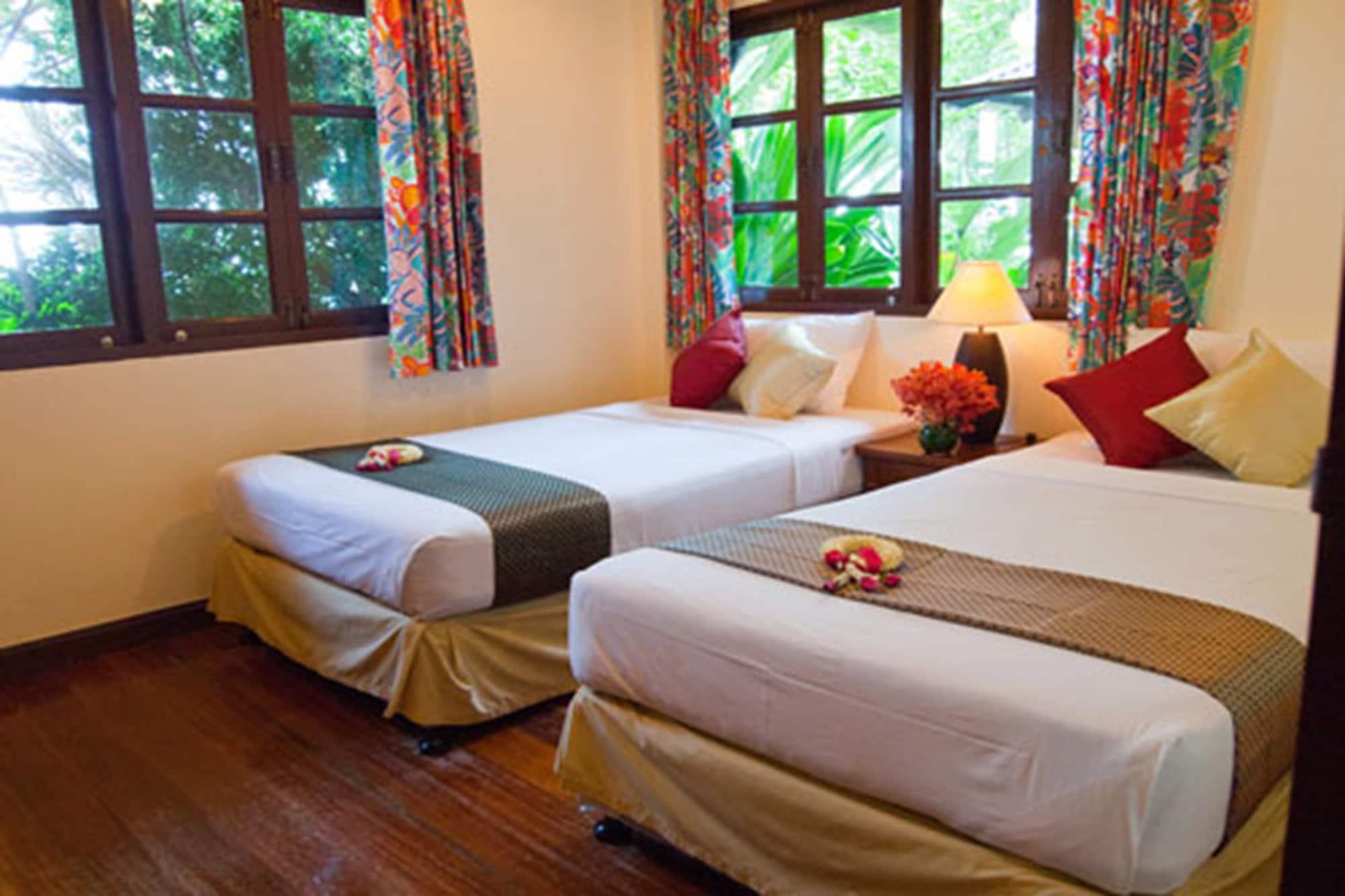 Baan Klang Aow Beach Resort Ban Krut  Exterior photo