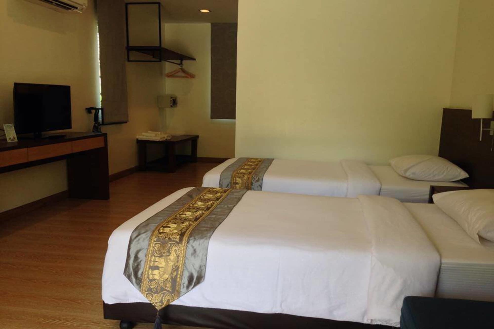 Baan Klang Aow Beach Resort Ban Krut  Exterior photo