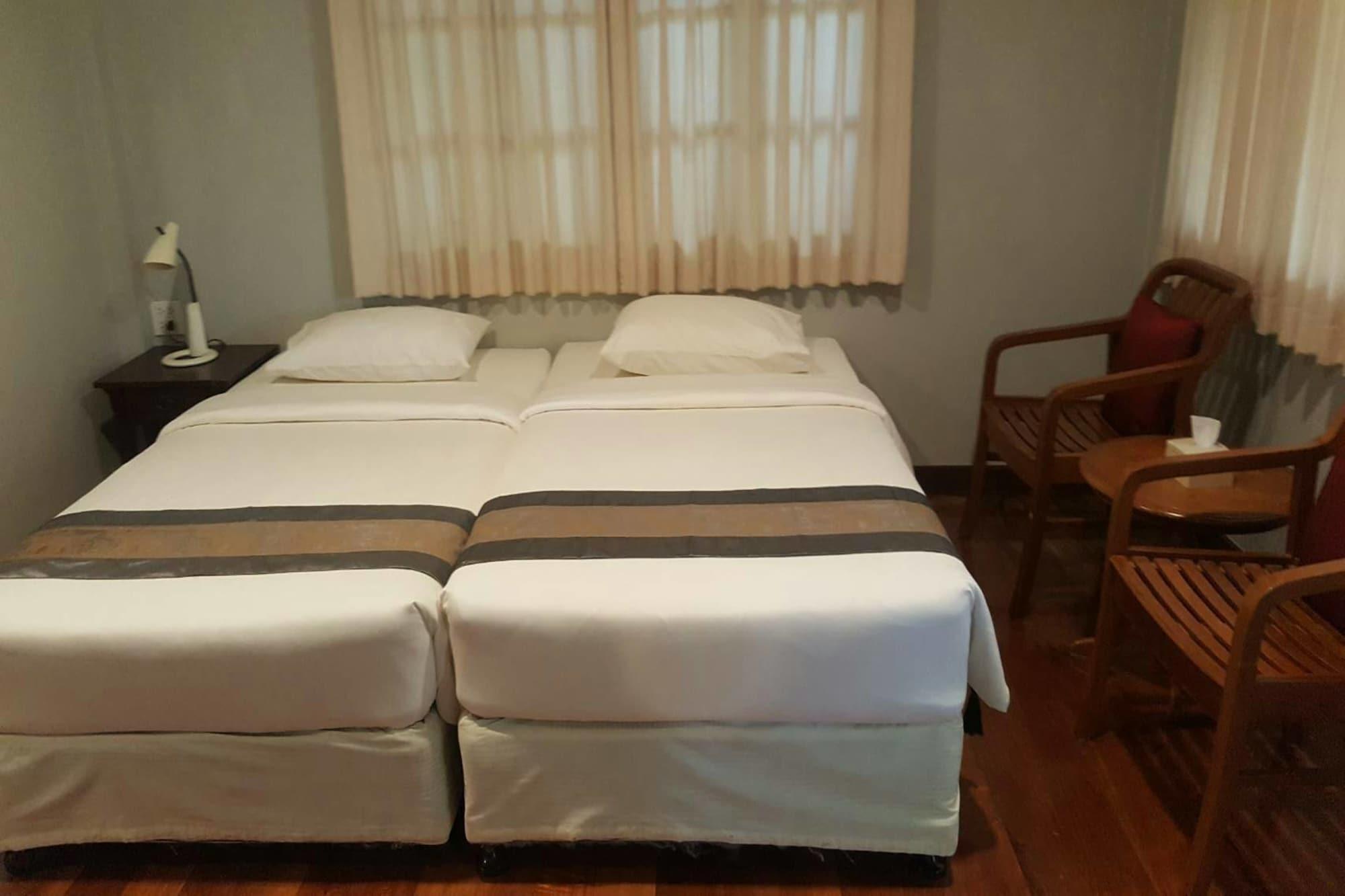 Baan Klang Aow Beach Resort Ban Krut  Exterior photo