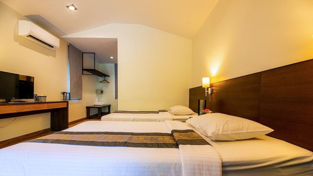 Baan Klang Aow Beach Resort Ban Krut  Exterior photo