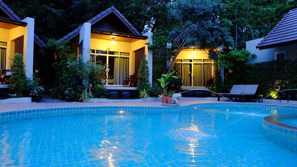 Baan Klang Aow Beach Resort Ban Krut  Exterior photo