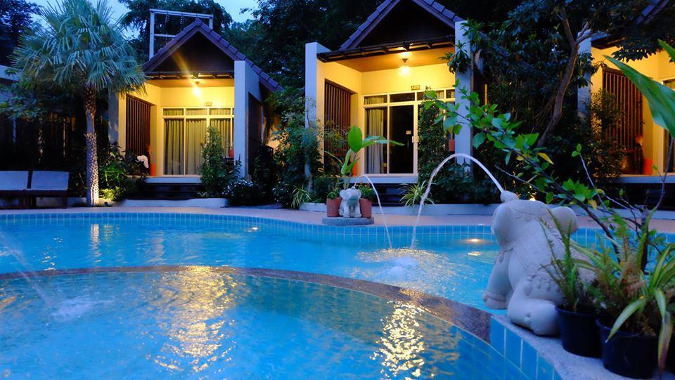 Baan Klang Aow Beach Resort Ban Krut  Exterior photo