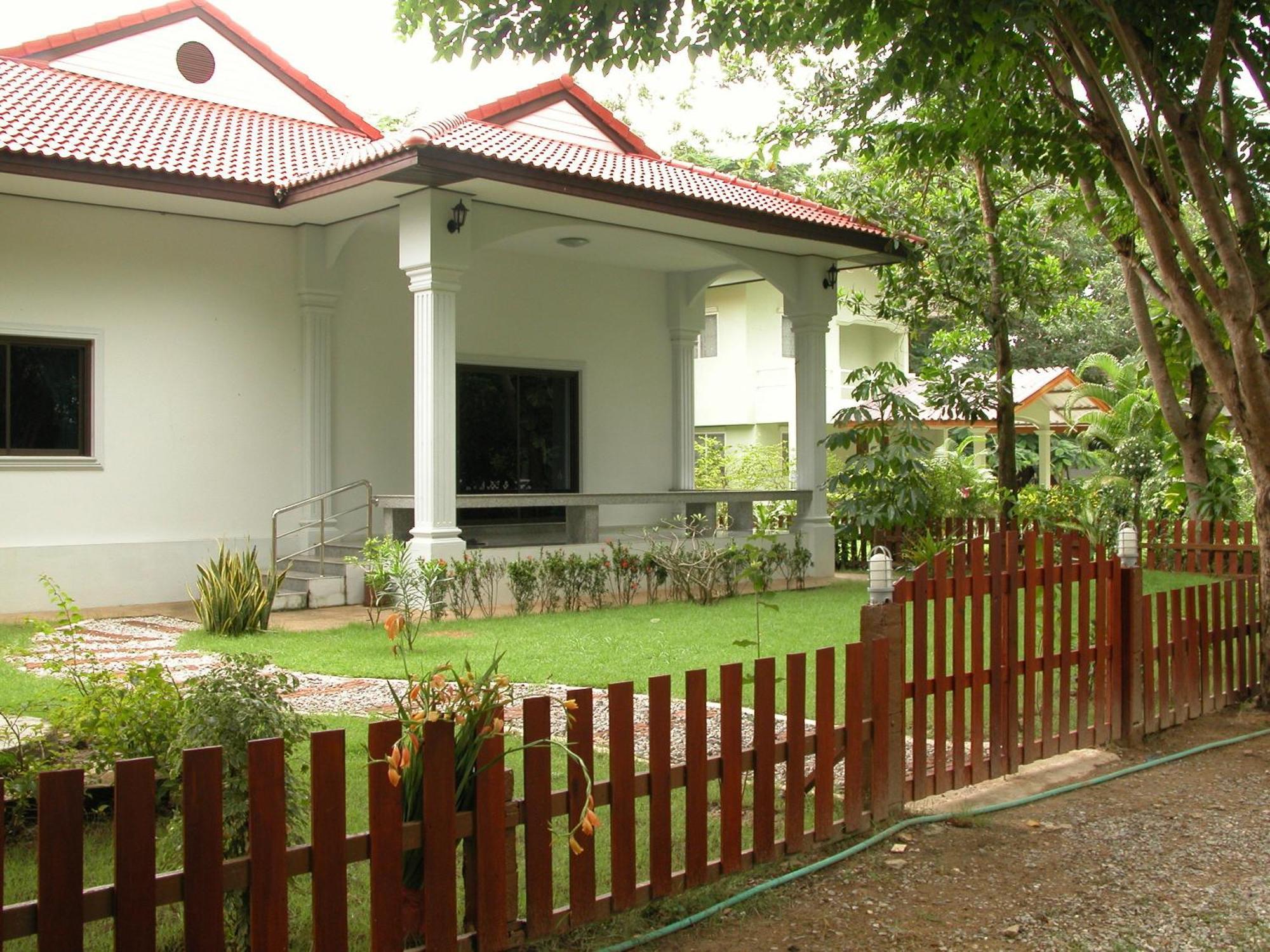 Baan Klang Aow Beach Resort Ban Krut  Exterior photo