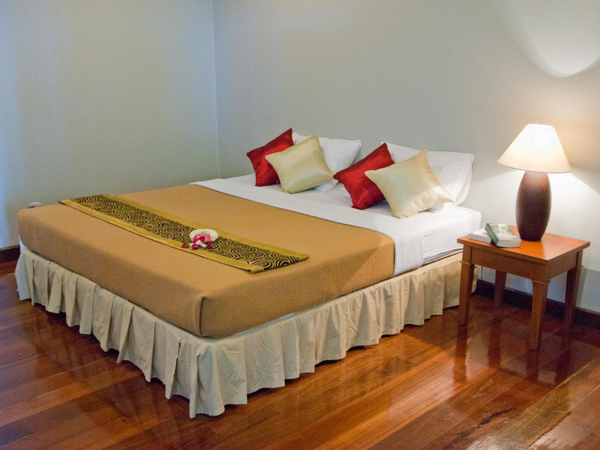 Baan Klang Aow Beach Resort Ban Krut  Exterior photo