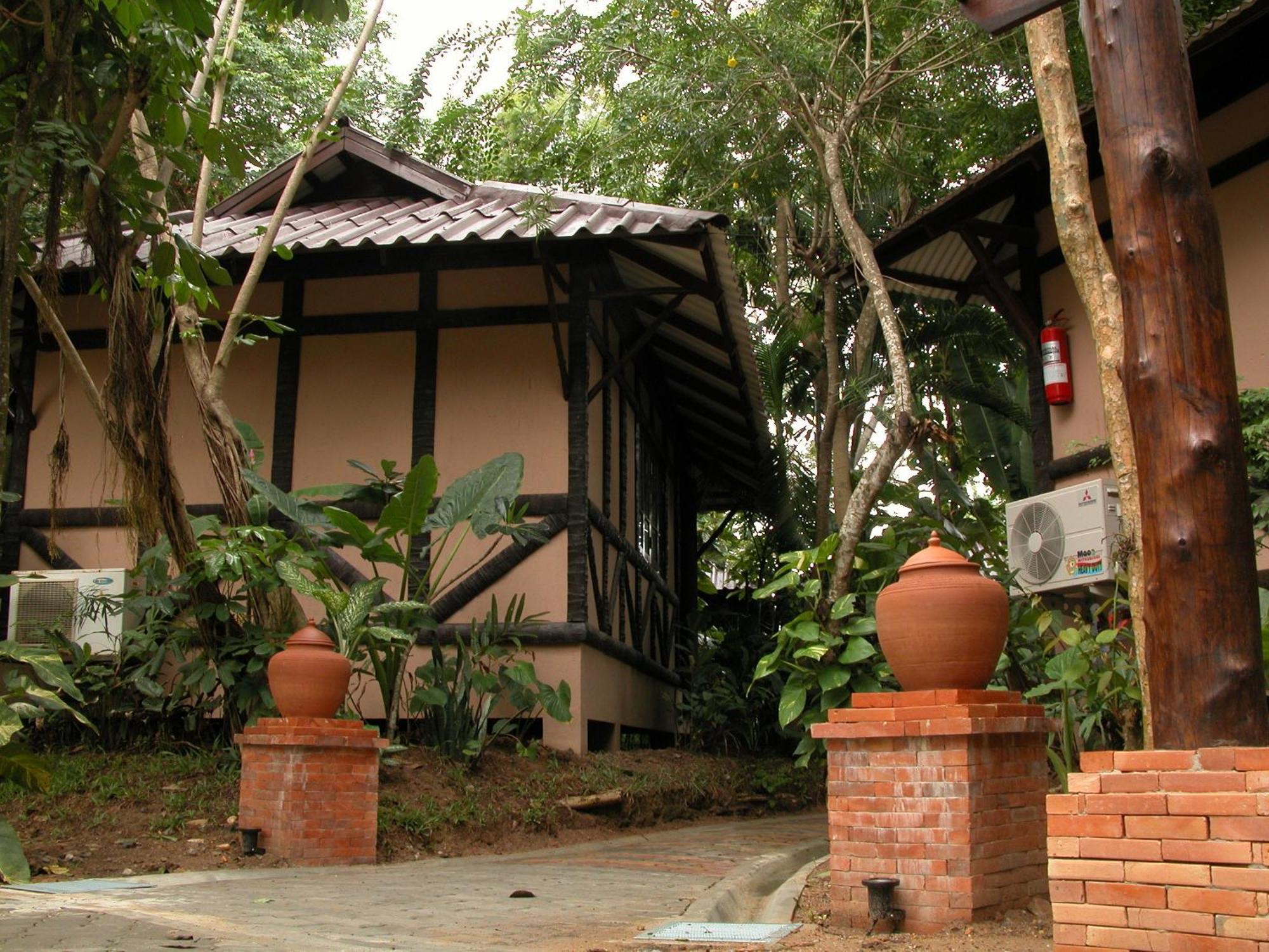 Baan Klang Aow Beach Resort Ban Krut  Exterior photo